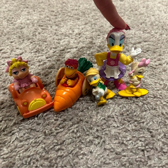 Muppet and Duck bundle- miss piggy, Daisy Duck, etc… 90s toys - Picture 1 of 3